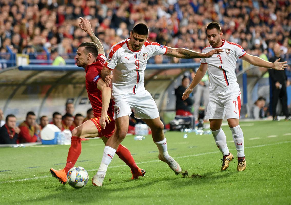 欧洲杯黑山对塞尔维亚比赛（塞尔维亚和黑山足球队）